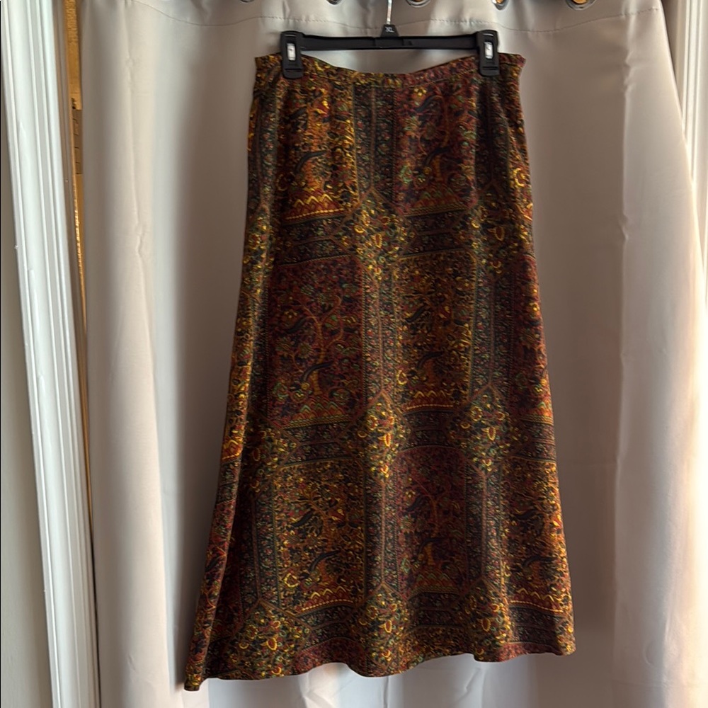 Elegant Paisley Skirt in Multicolor